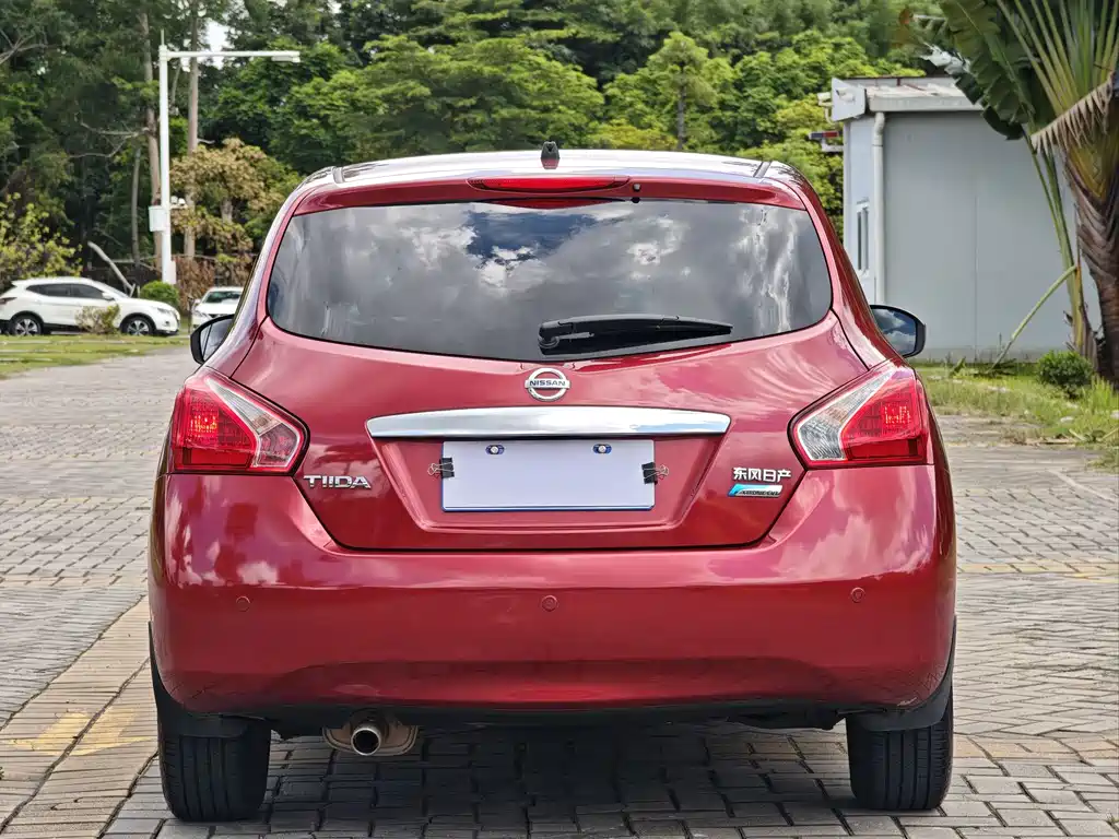 Nissan Tiida 2013 — фото 15
