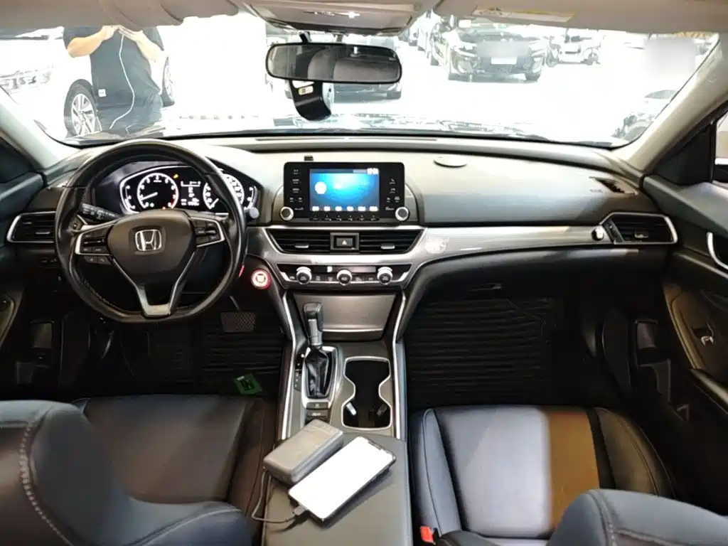 Honda Accord 2019 — фото 10