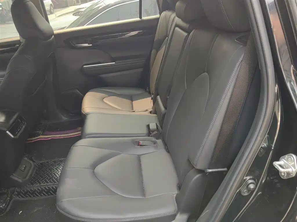 Toyota Highlander 2023 — фото 16