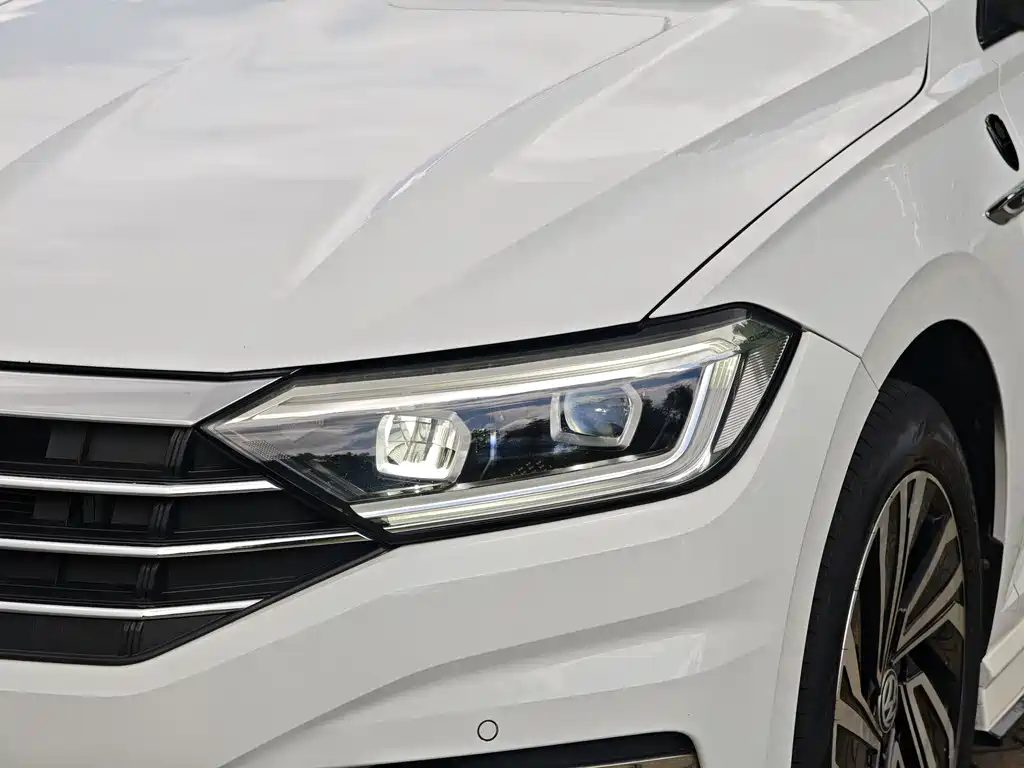 Volkswagen Sagitar 2020