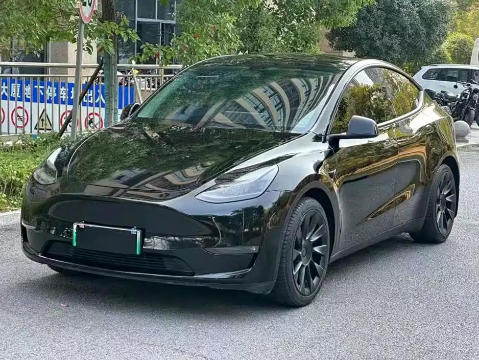 Tesla Model Y 2023 — фото 1