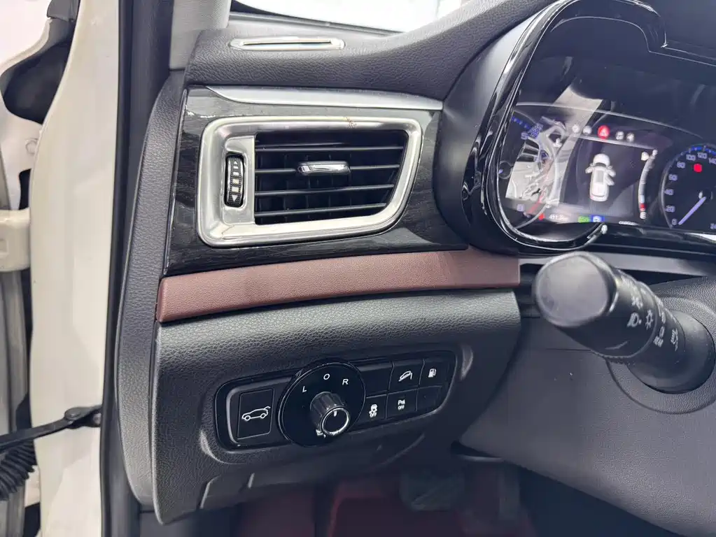 GAC Motor Trumpchi GS8 2017 — фото 24