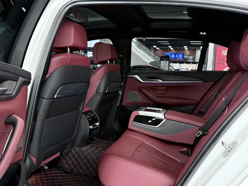 BMW 5 Series 2021 — фото 10