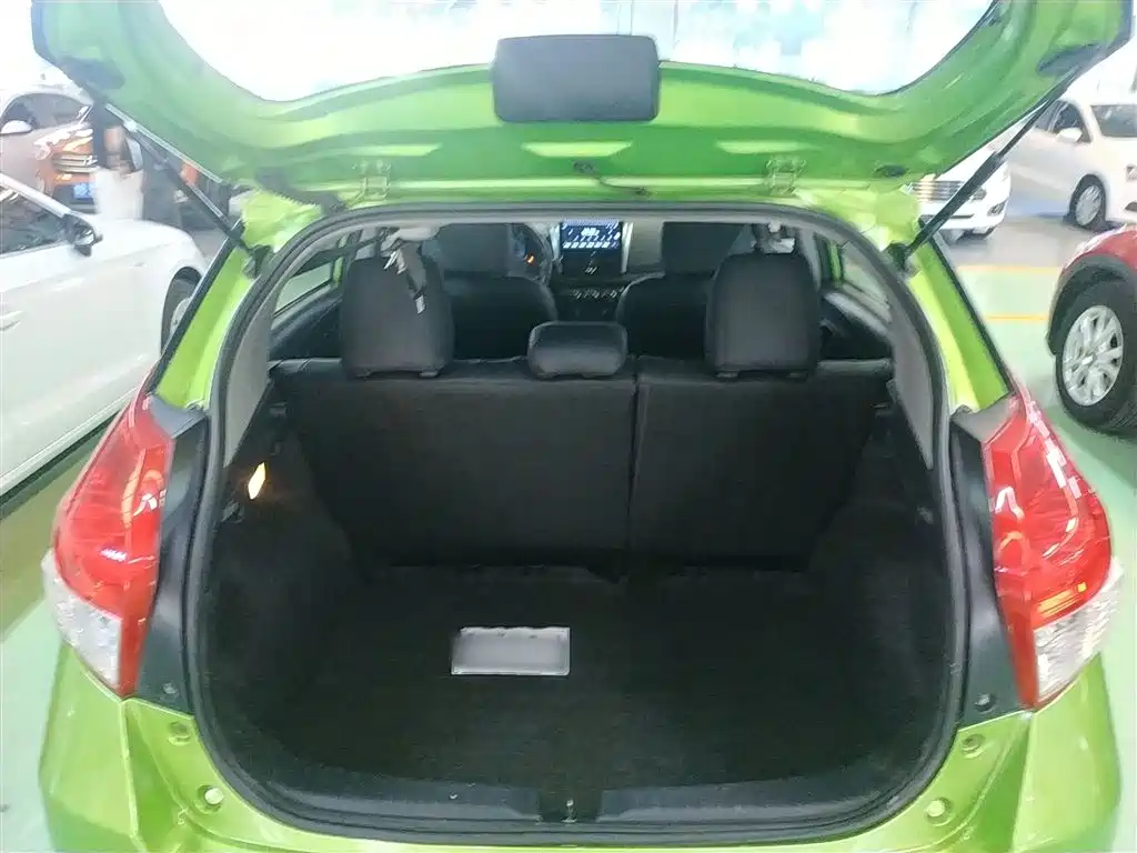 Toyota Yaris L 2015 — фото 19