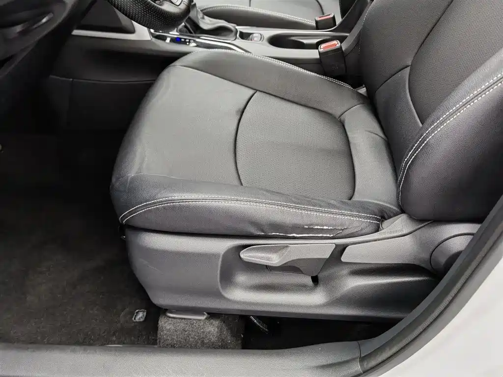 Toyota Corolla Cross 2023 — фото 20