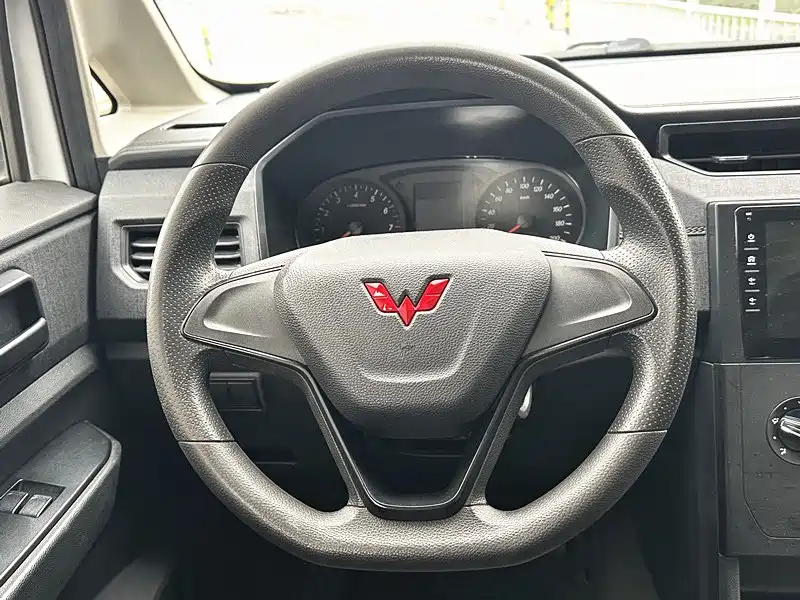 Wuling Hongguang PLUS 2022 — фото 10