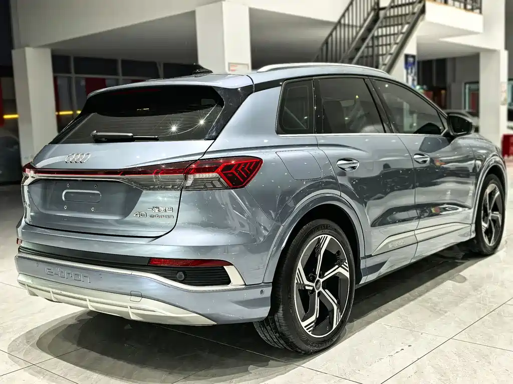 Audi Q4 e-tron 2022 — фото 4