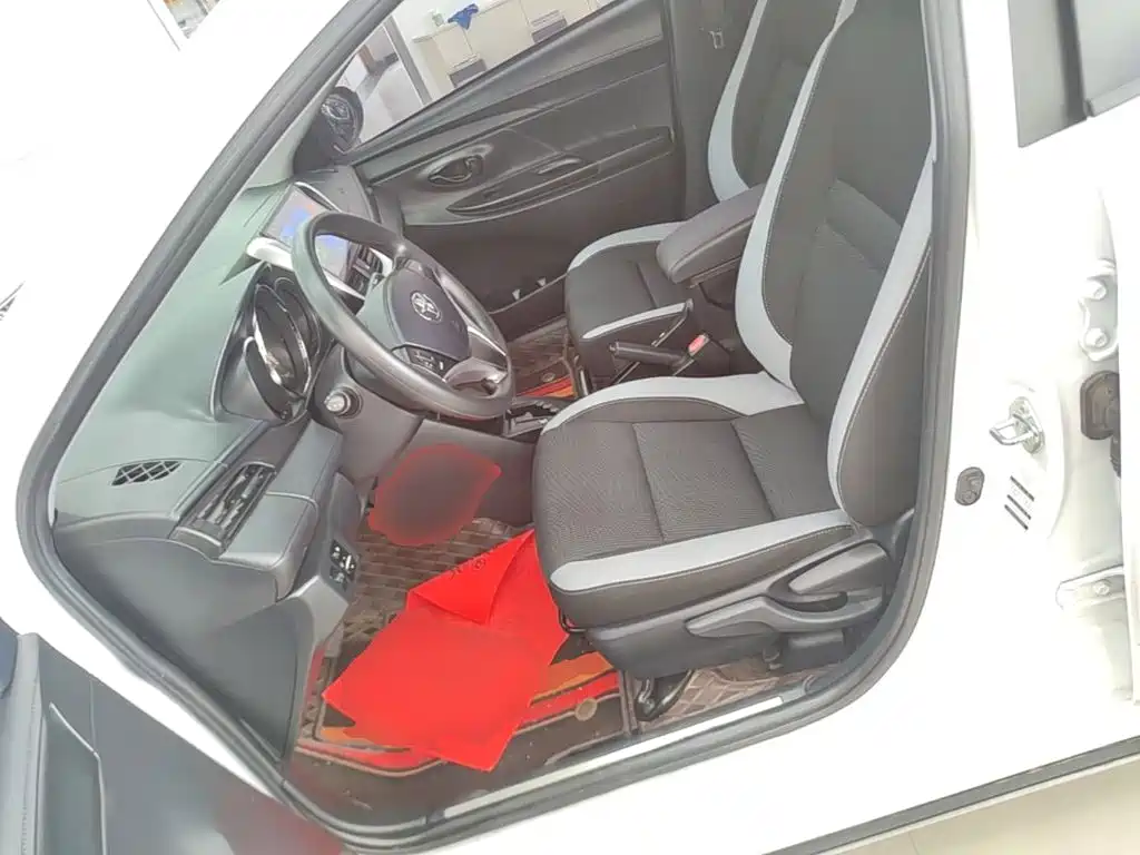 Toyota Yaris L 2023 — фото 15