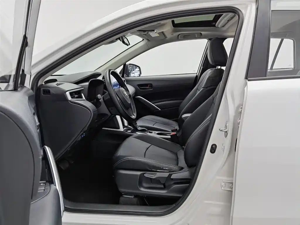 Toyota Corolla Cross 2023 — фото 10