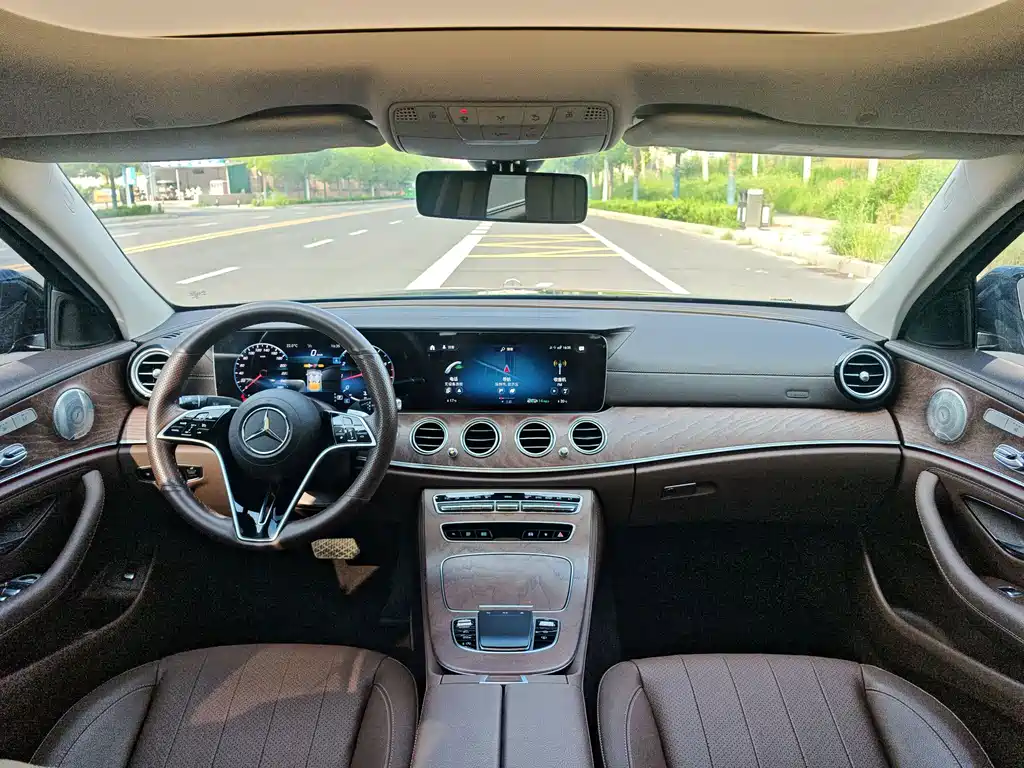 Mercedes-Benz E-Class 2022 — фото 24