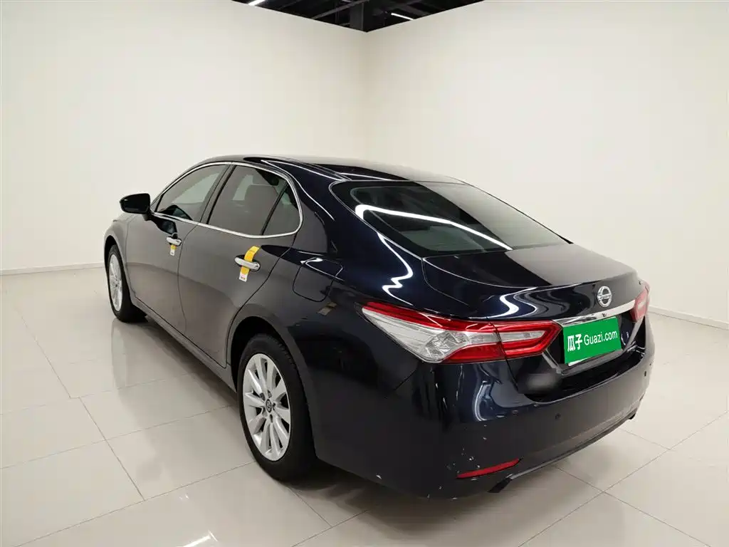 Toyota Camry 2018 — фото 23