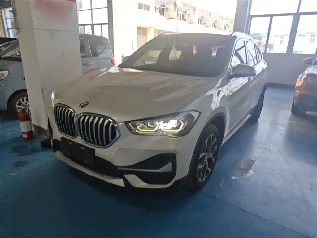 BMW X1 2022 — фото 1