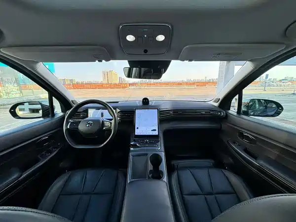 NIO ES8 2021