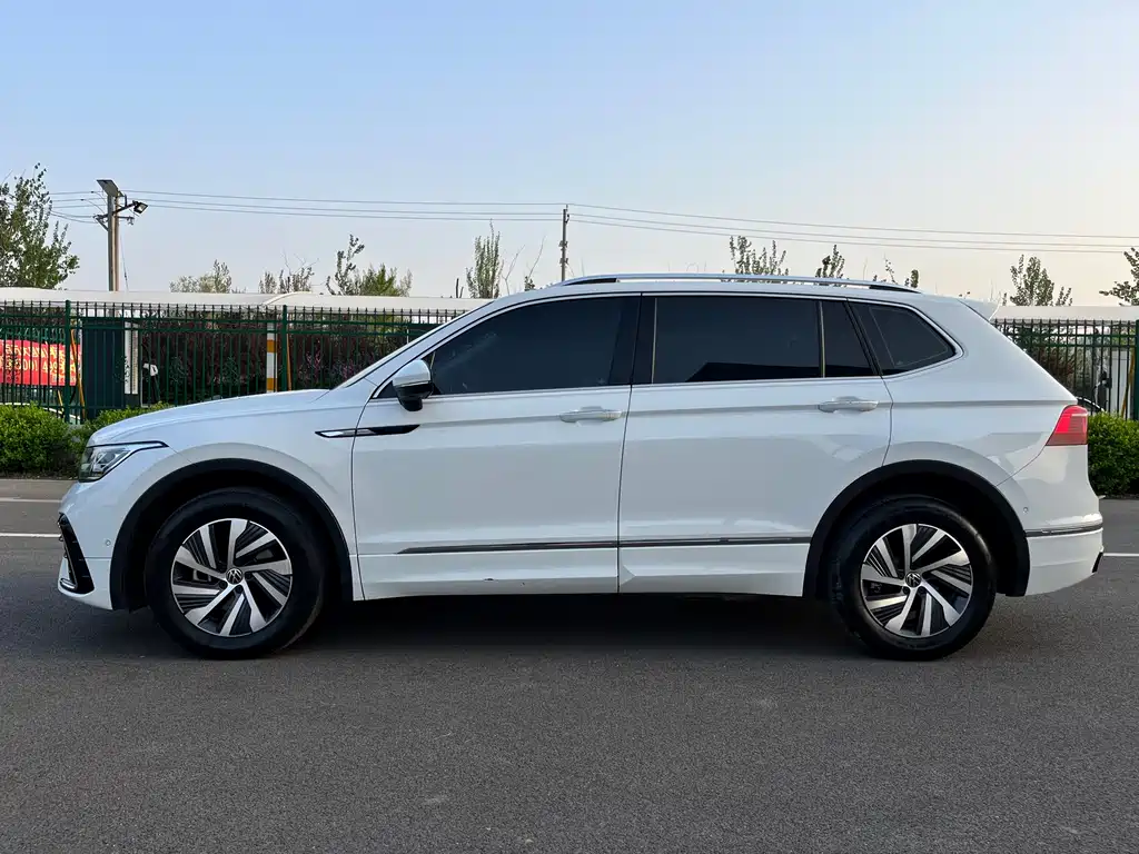 Volkswagen Tiguan L New Energy 2023 — фото 4