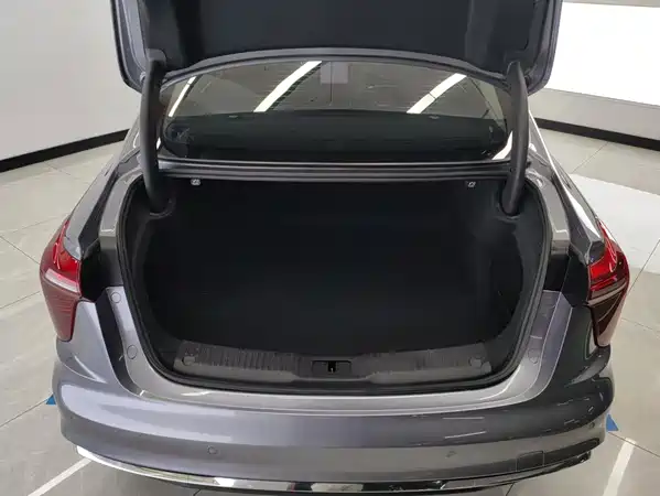 Hongqi H5 2023