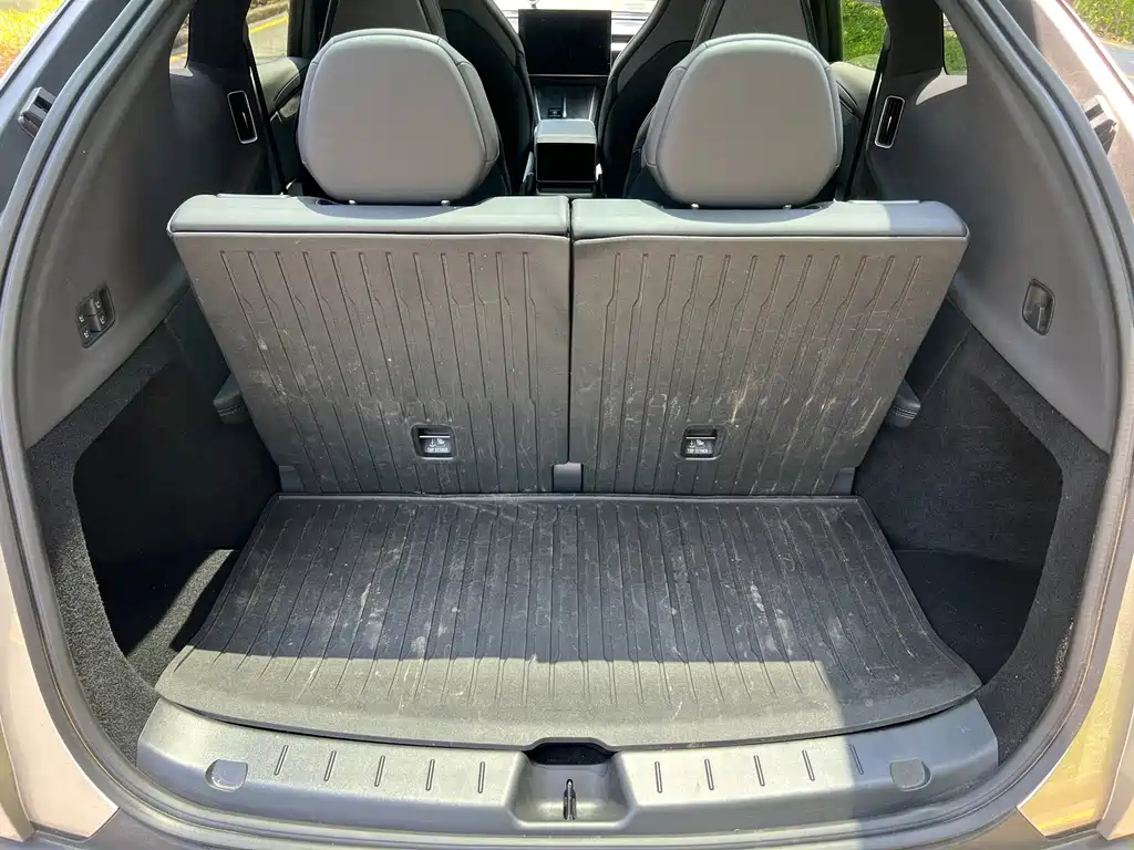 Tesla Model Y L 2025 — фото 19