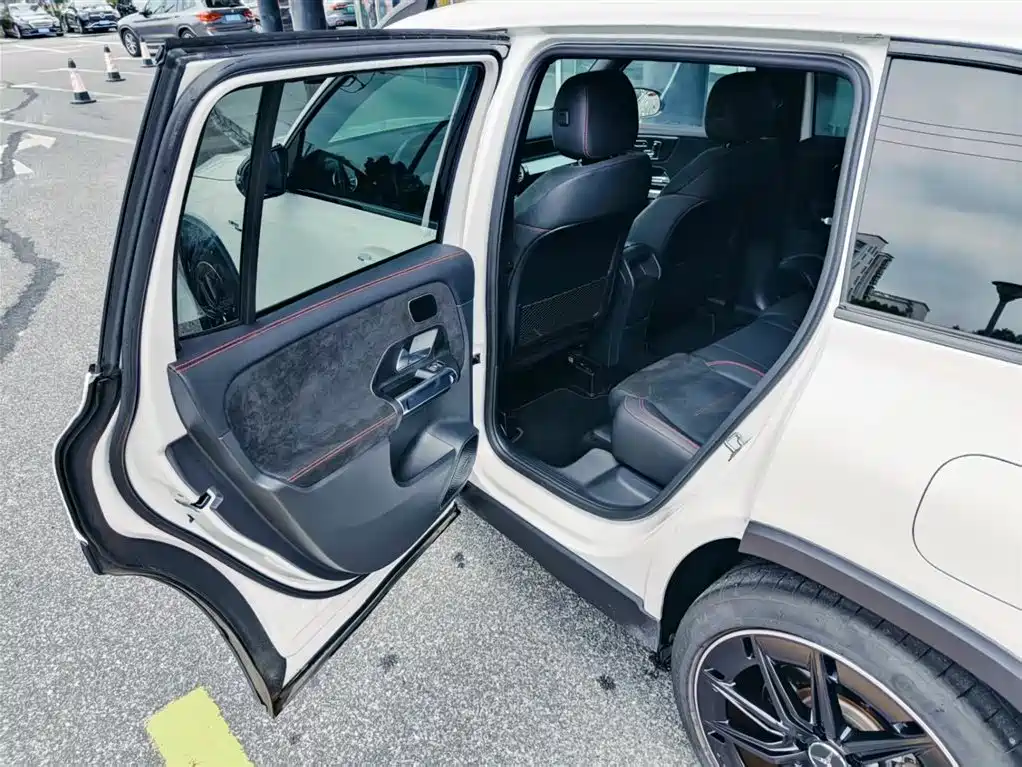 Mercedes-Benz GLB AMG 2025 — фото 15