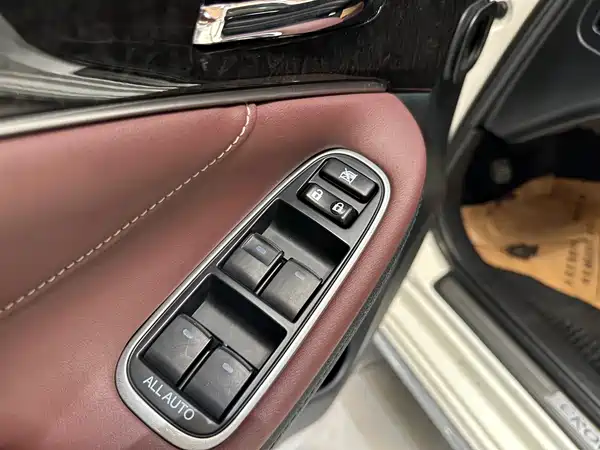Toyota Crown 2018