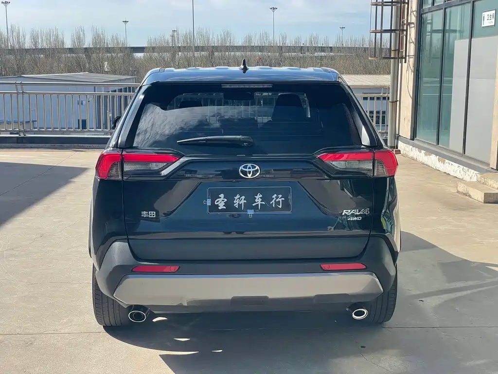 Toyota RAV4 2021 — фото 4