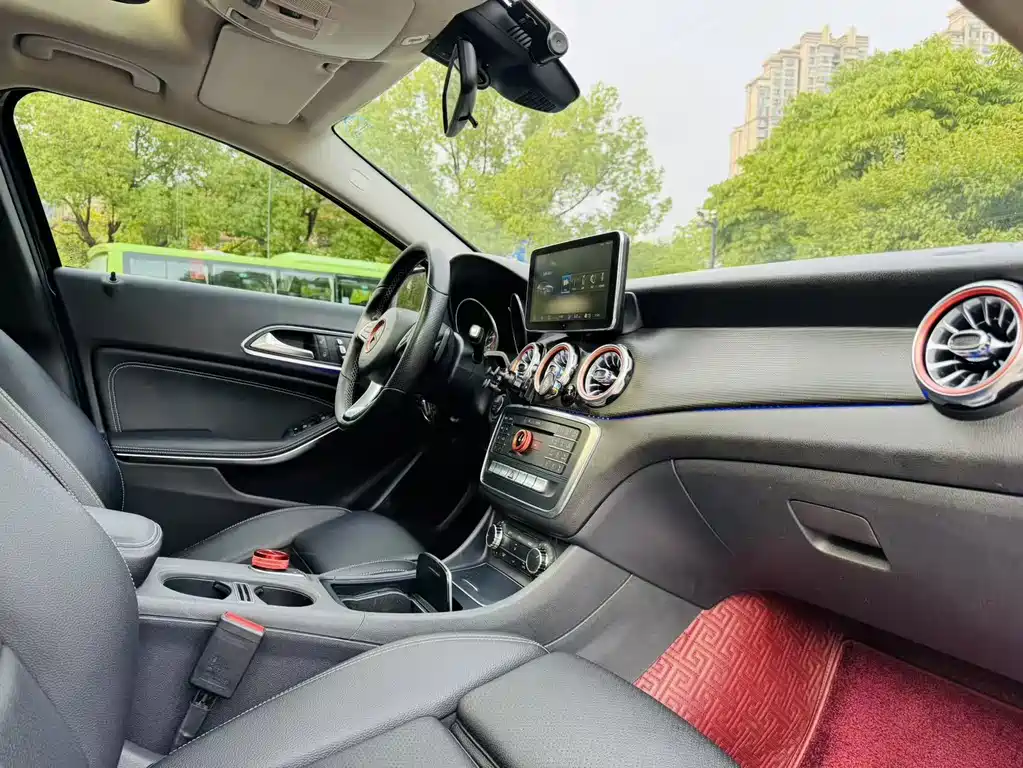 Mercedes-Benz GLA 2018 — фото 11
