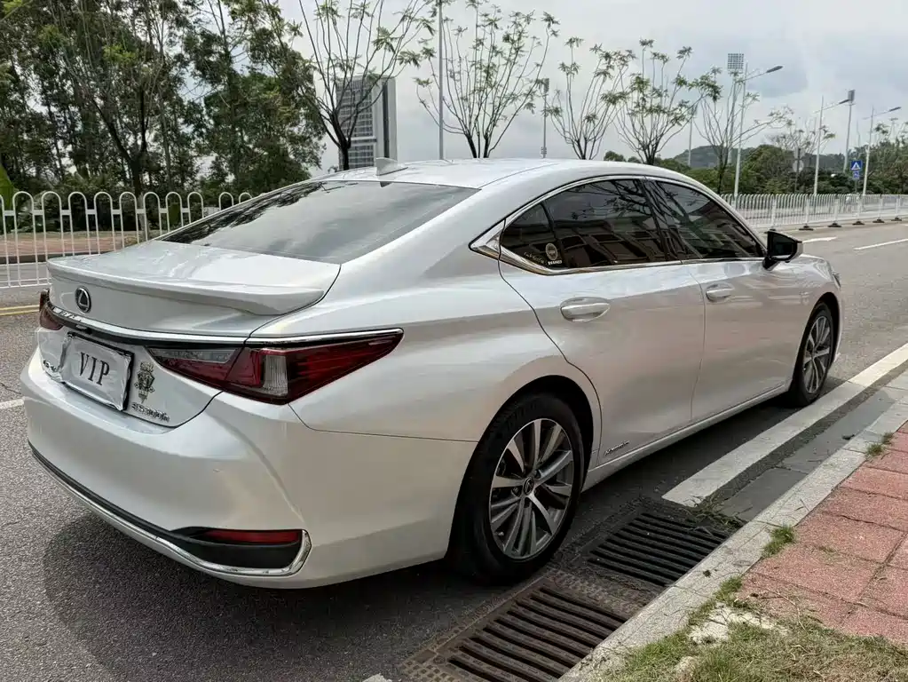 Lexus ES 2019