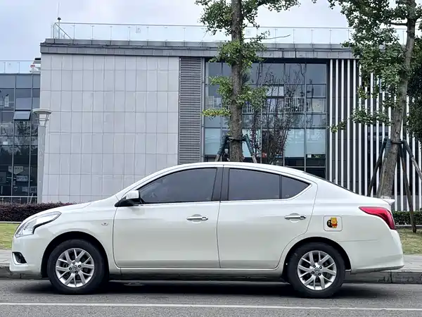Nissan Sunny 2014