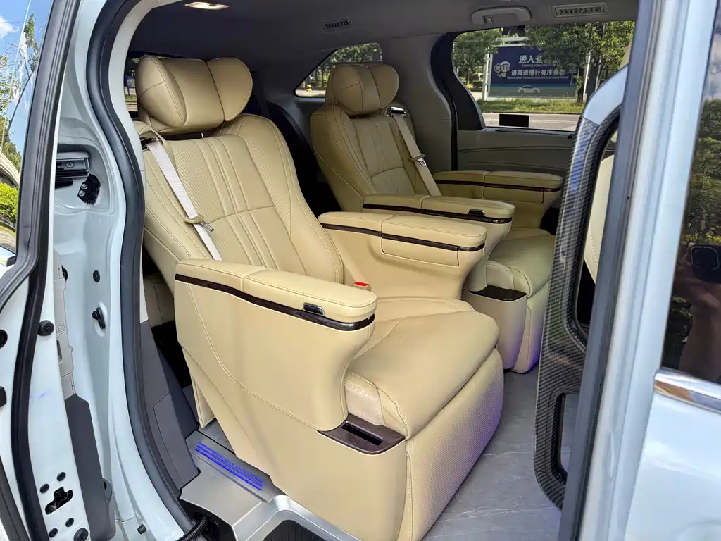 Toyota Sienna 2024 — фото 13