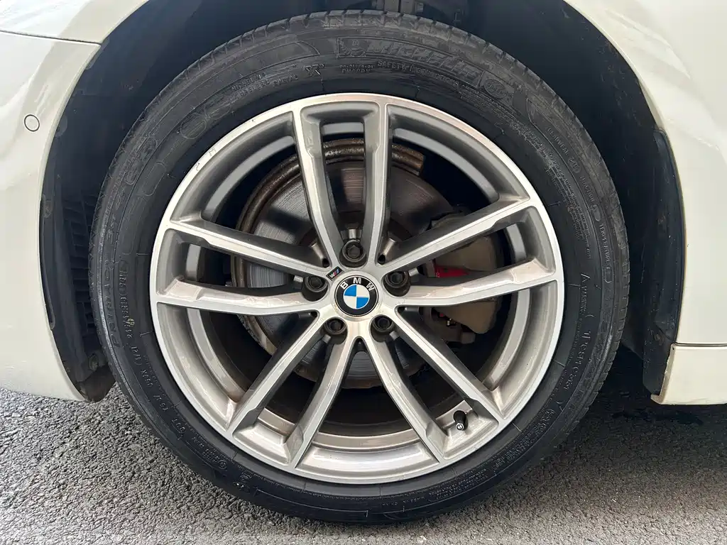 BMW 5 Series 2019 — фото 16