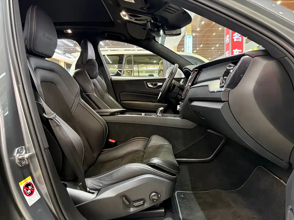 Volvo XC60 Plug-In Hybrid 2019 — фото 27