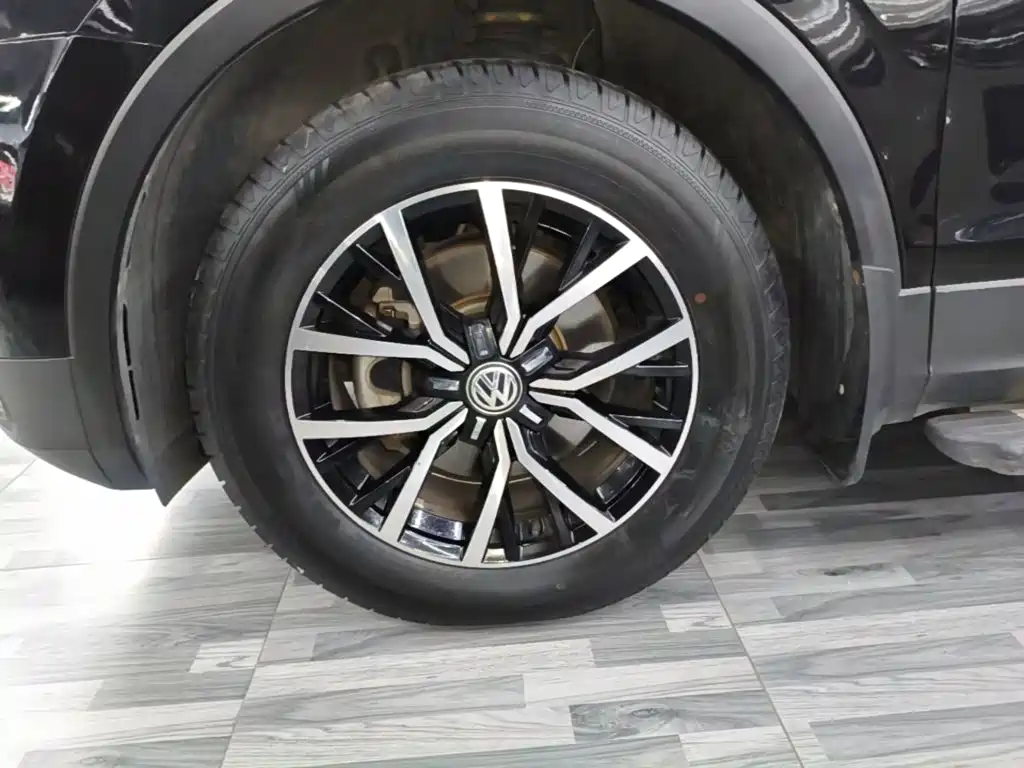 Volkswagen Tiguan L 2018 — фото 23