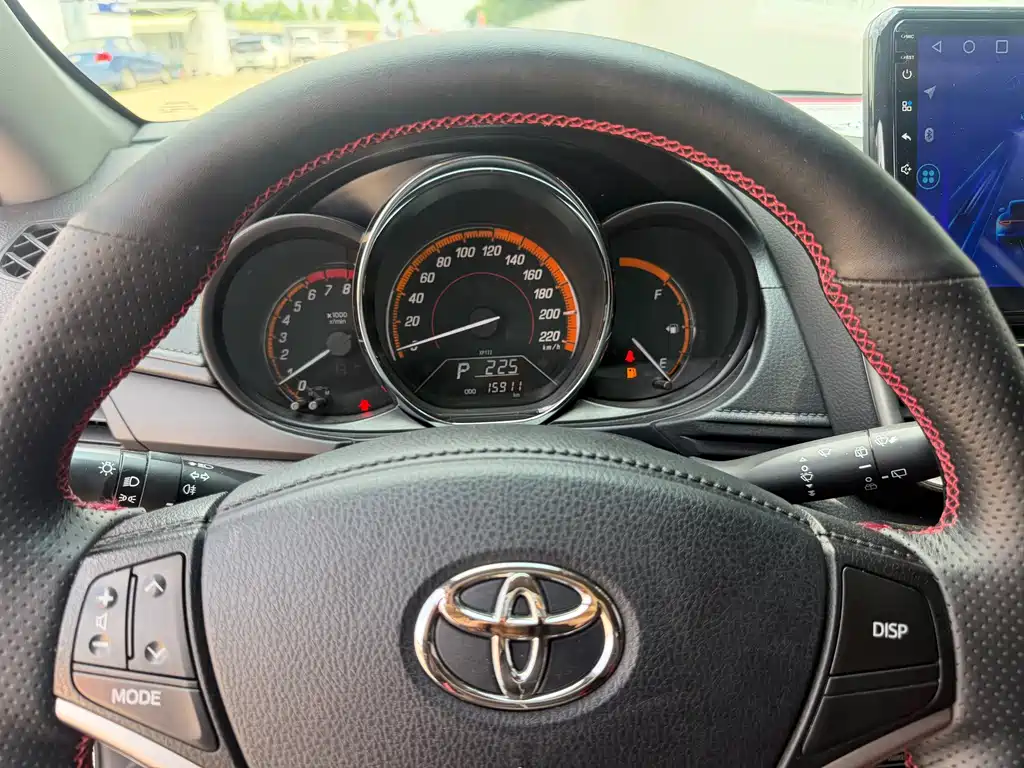 Toyota Yaris L 2023 — фото 11