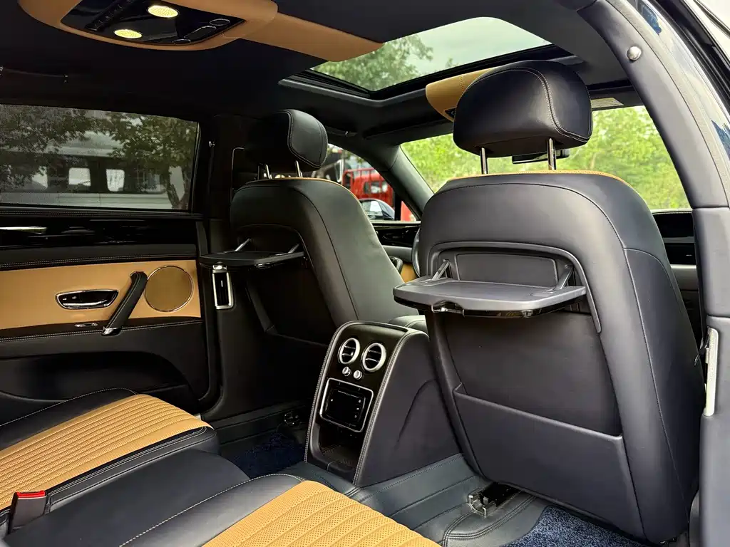 Bentley Flying Spur 2017 — фото 15