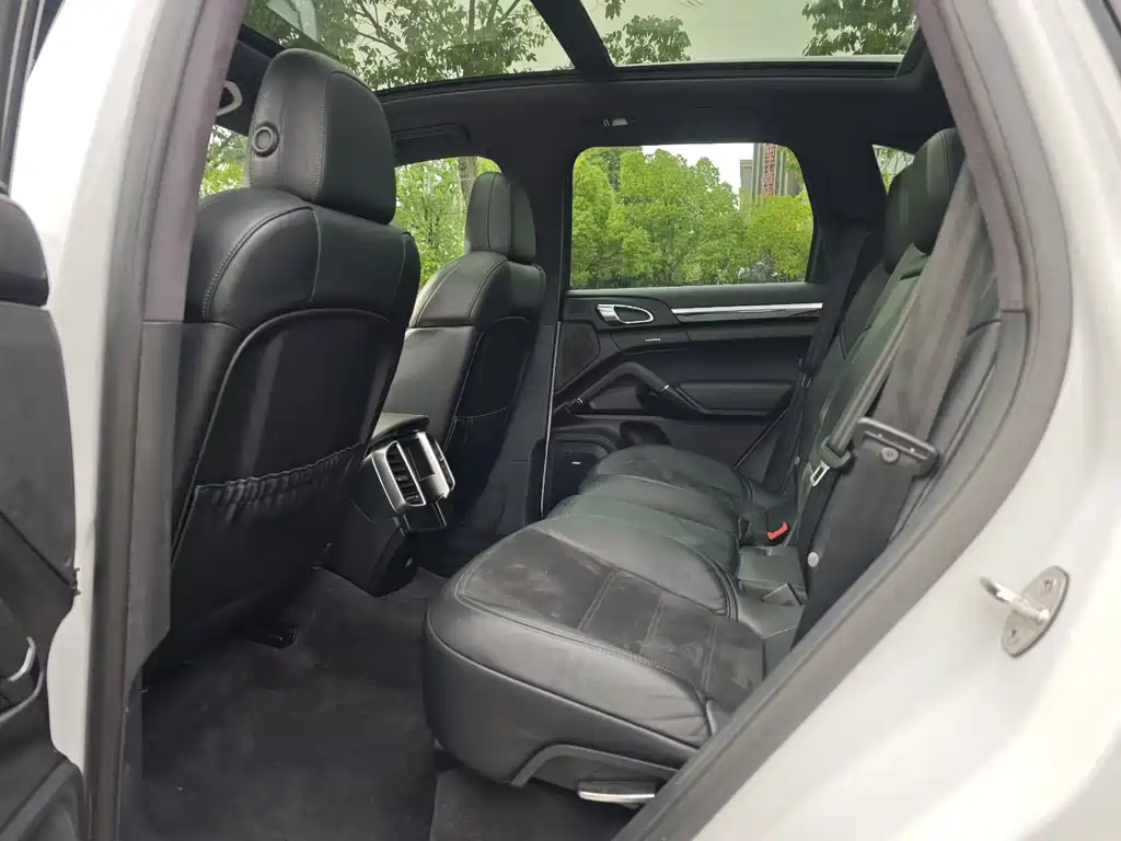 Porsche Cayenne 2016 — фото 10