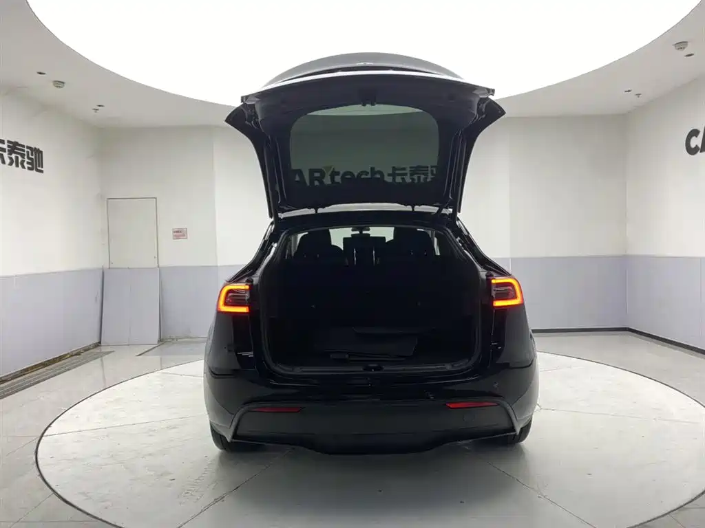 Tesla Model Y 2023 — фото 29