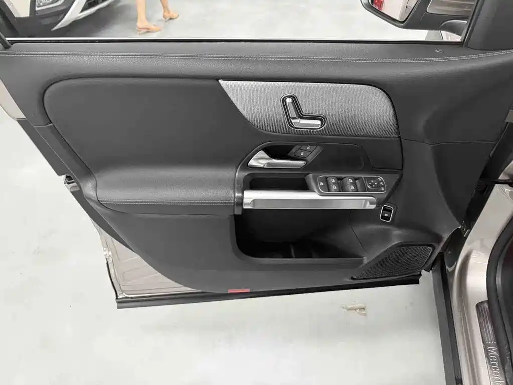 Mercedes-Benz GLB 2021