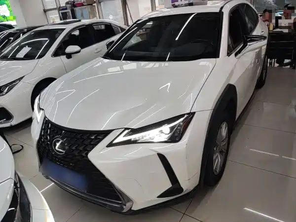 Lexus UX 2021