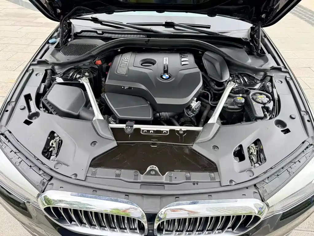 BMW 5 Series 2019 — фото 13