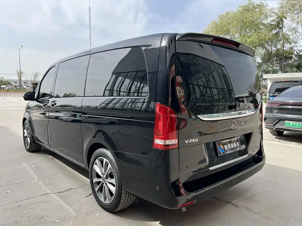 Mercedes-Benz V-Class 2022 — фото 14
