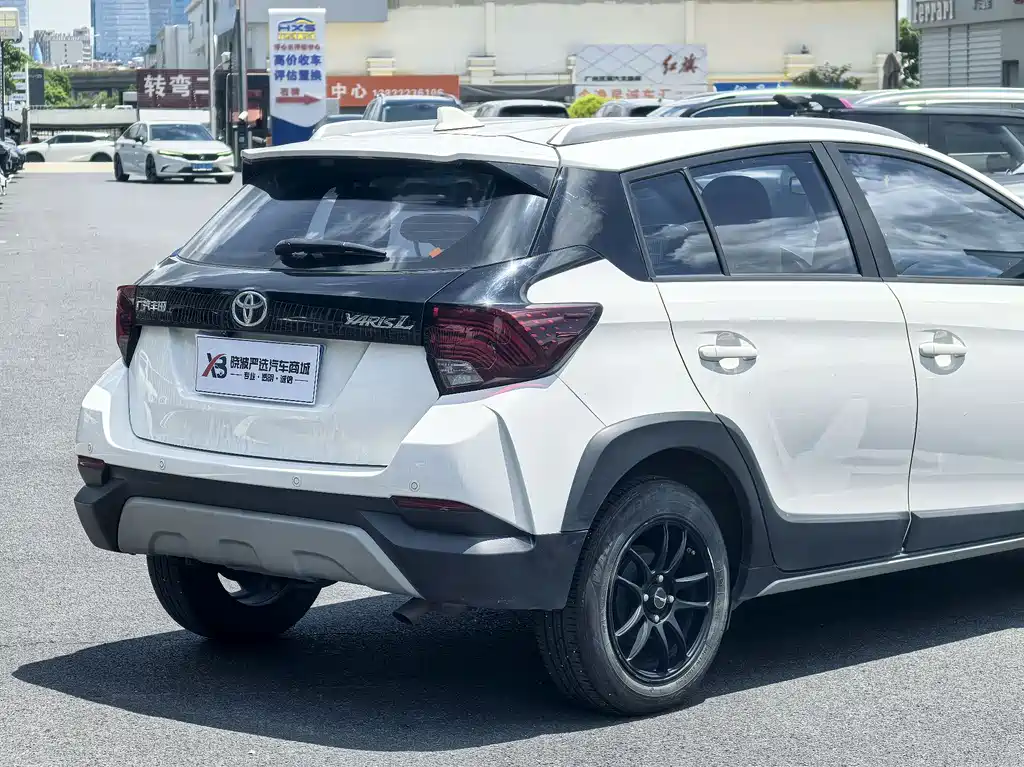 Toyota Yaris L 2021