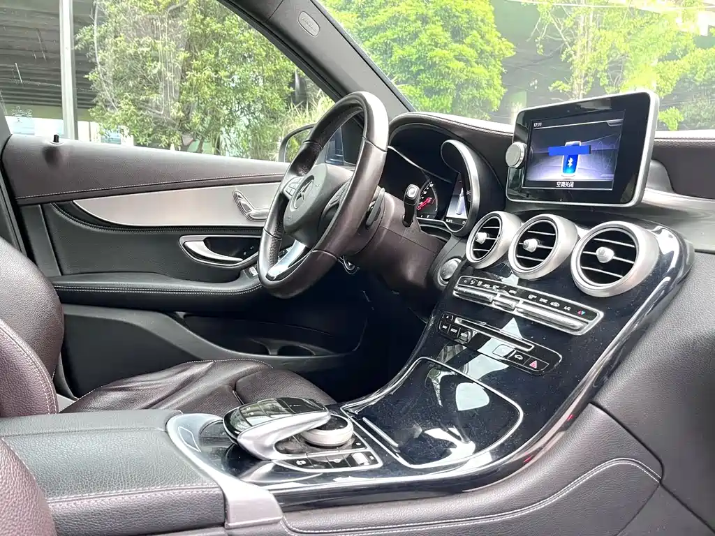 Mercedes-Benz GLC 2018 — фото 13