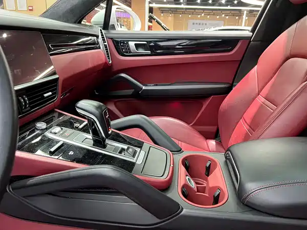 Porsche Cayenne 2021