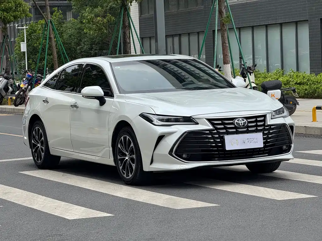 Toyota Avalon 2023 — фото 1