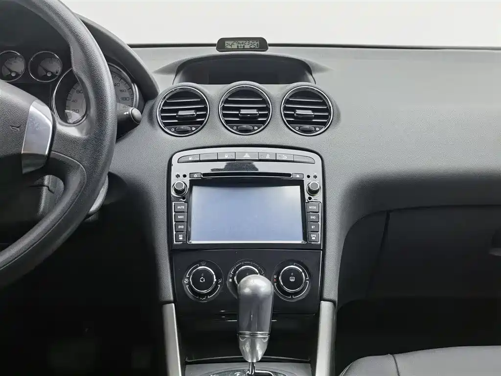 Peugeot 408 2014 — фото 12