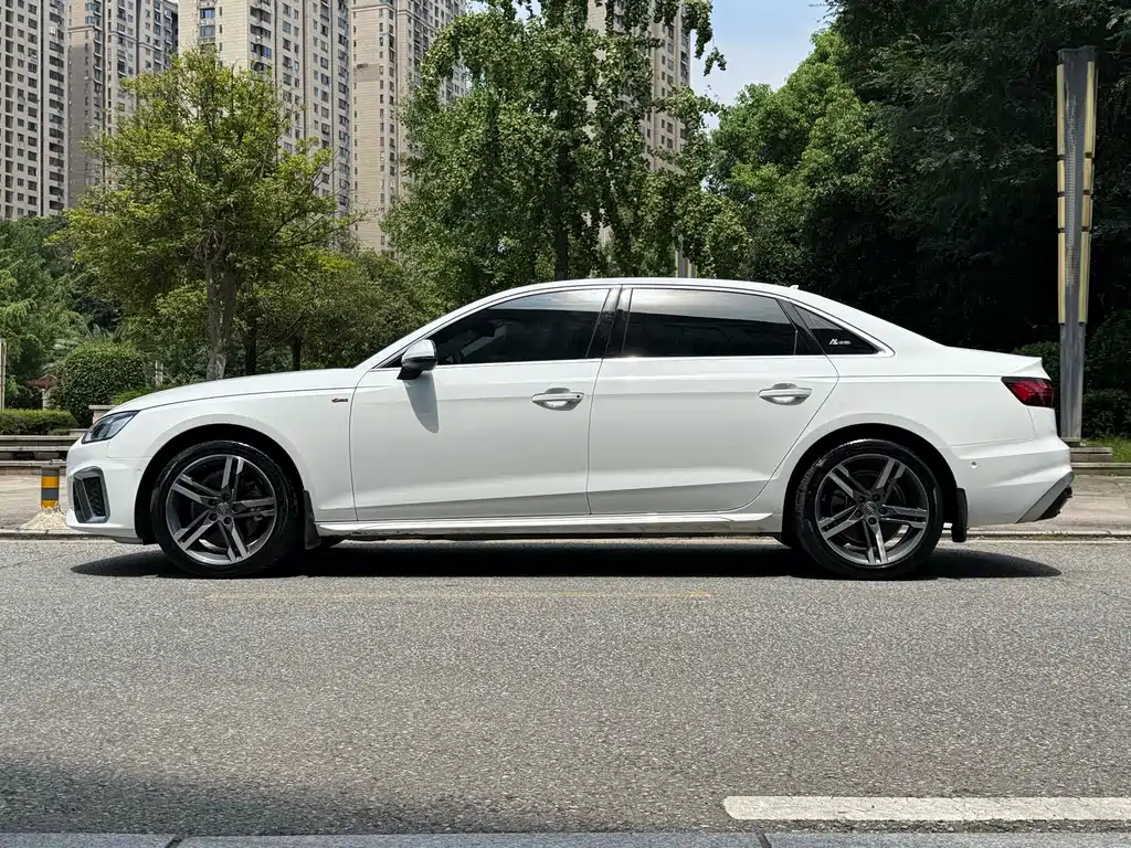 Audi A4L 2021