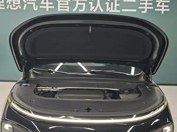 Li Auto L6 2025