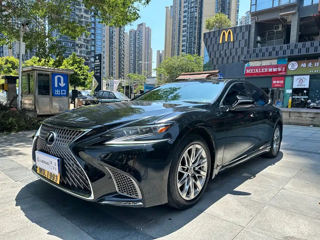 Lexus LS 2018 — фото 1