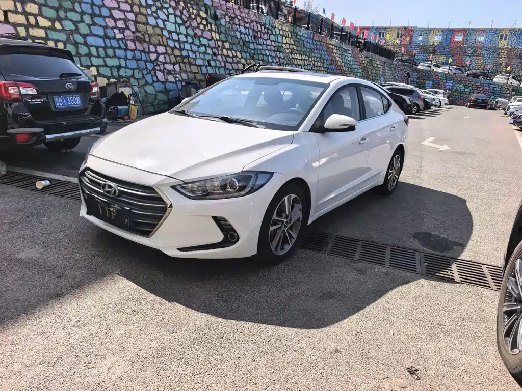 Hyundai Elantra 2016 — фото 1