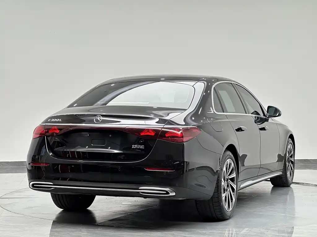 Mercedes-Benz E-Class 2025 — фото 8