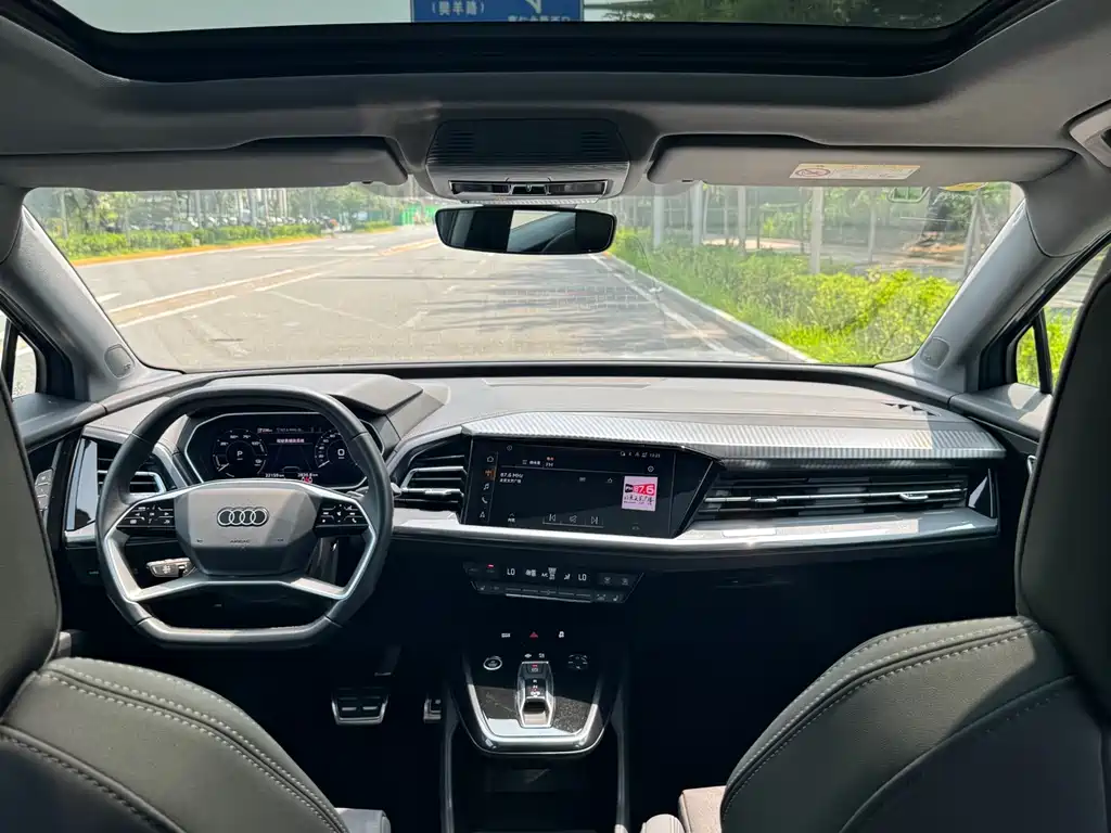 Audi Q4 e-tron 2023 — фото 19