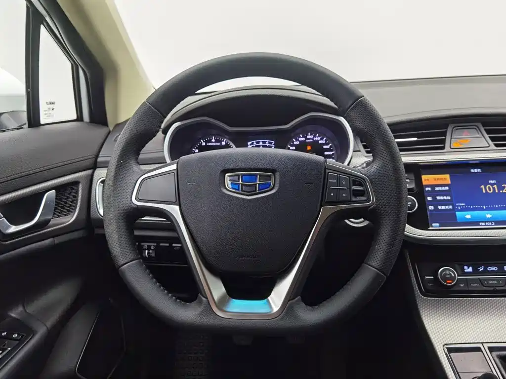 Geely Emgrand GS 2017 — фото 11